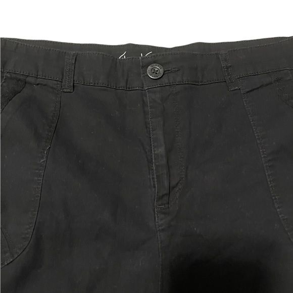 Gloria Vanderbilt Women’s Shorts - Picture 2 of 6